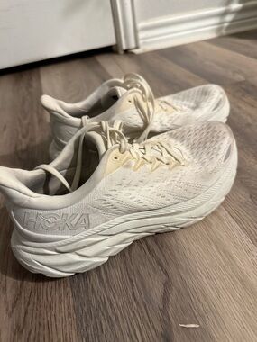 Hoka Clifton 8 Women's Cream/White Cushioned Running Shoes